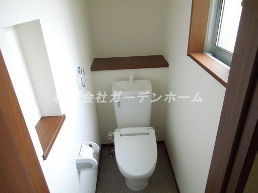Toilet. Earthquake to strong house popular in counter kitchen Tsuzukiai of Japanese-style room is equal to or greater than the spacious 21 Pledge and attractive spread large space of the same day you visit Allowed city gas in the designer house roof of the large garden ・ This sewage