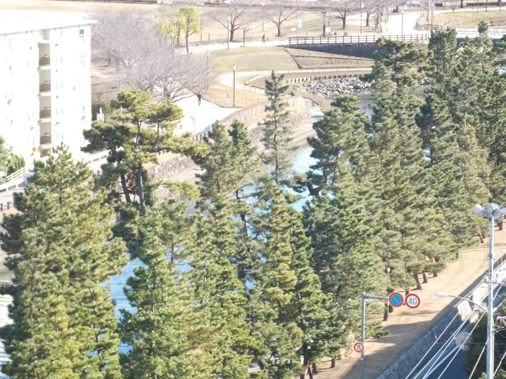 View photos from the dwelling unit. View from the site (December 2013) Shooting