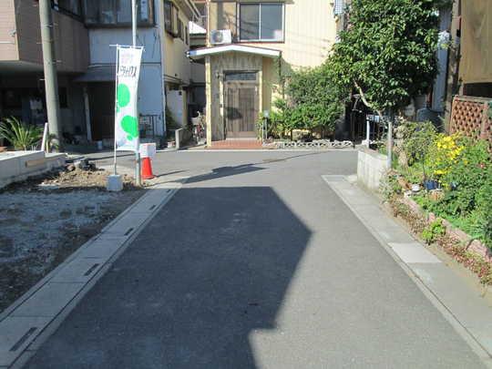 Local photos, including front road. Frontal road