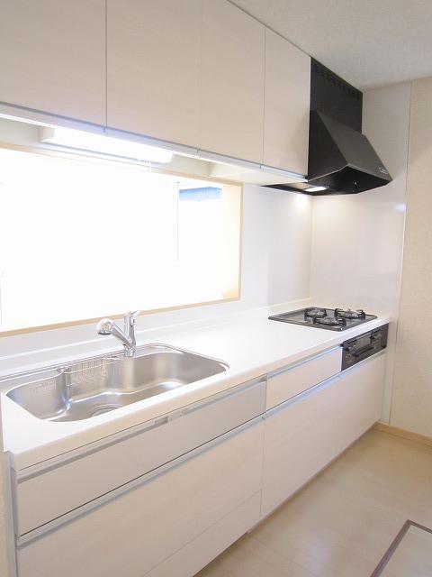 Kitchen. 14 Building room (12 May 2013) Shooting System Kitchen (population marble top ・ Three mouth stove), Single lever mixing faucet With under-floor storage, which come in handy to store food!