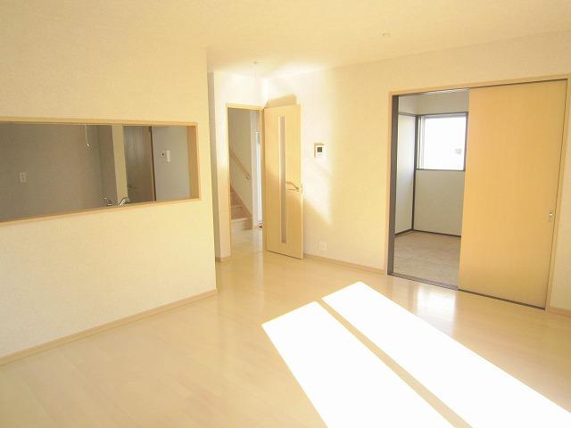 Living. 14 Building room (12 May 2013) Shooting South-facing bright LDK15.5 Pledge! Face-to-face kitchen can housework while taking your family and communication