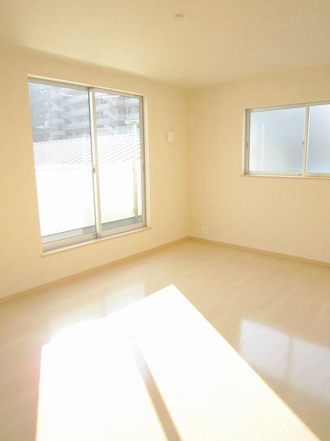 Non-living room. Indoor (12 May 2013) Shooting