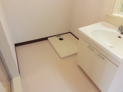 Other Equipment. Is a dressing room with an indoor washing machine storage with a waterproof bread