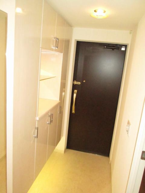 Entrance. Indoor (January 2014) Shooting