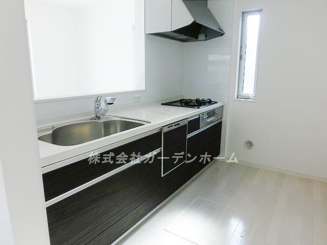 Kitchen.  ■ Popular face-to-face system kitchen to wife. Dishwasher also standard equipment ■ 