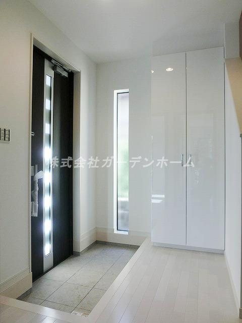 Entrance. ■ Bright and beautiful entrance ■