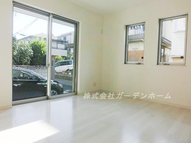 Non-living room. ■ Drenched light of the sun and Sansan, Bright Western-style ■