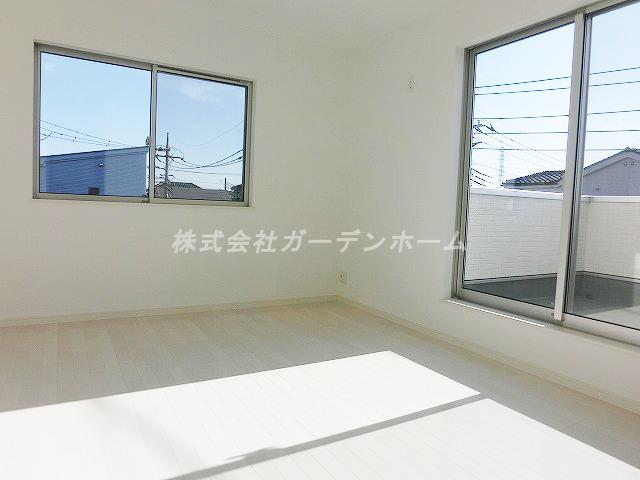 Non-living room. ■ Drenched light of the sun and Sansan, Bright Western-style ■