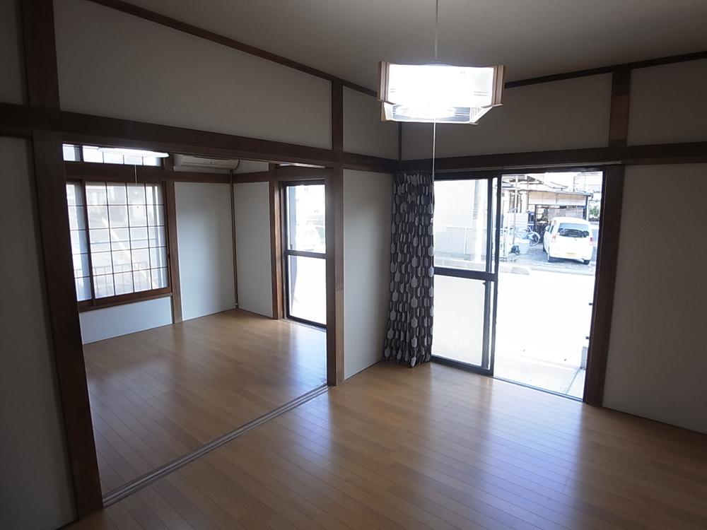 Living. 6 Pledge Western-style / Also available as a 12-tatami Combined with the 6 Pledge Western-style Tsuzukiai