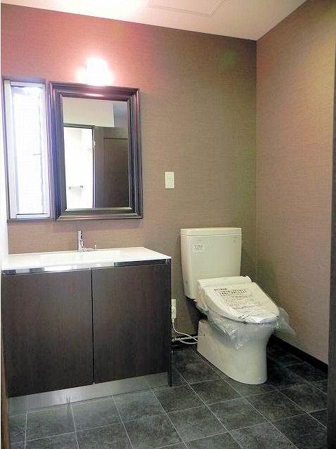 Toilet. wide ・ toilet