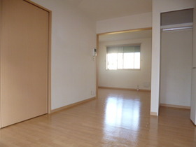 Living and room. Bright living room ・ Air-conditioned