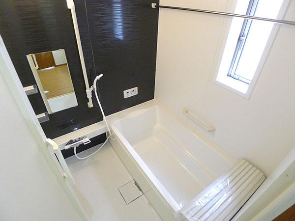 Bathroom. Unit bus with ventilation drying heater Because with a handrail in the bathroom, It is peace of mind for those of our elderly. 
