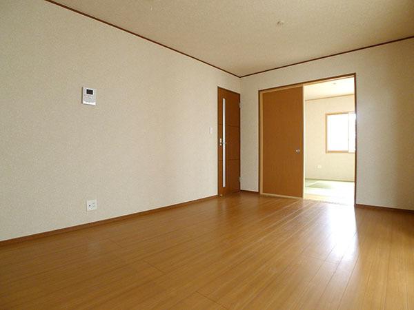 Living. There intercom with TV monitor protect a comfortable life.