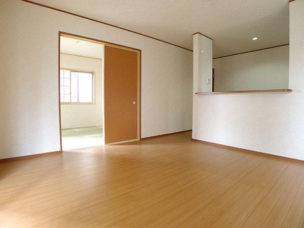 Non-living room. Living-dining kitchen 13 Pledge Japanese-style room 6.1 quires Bright living and Japanese-style room facing the south-facing