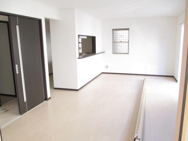 Living. Building 2 Living