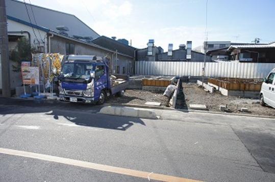 Local photos, including front road. Frontal road