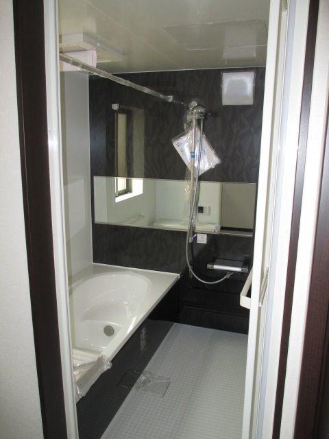 Same specifications photo (bathroom). System bus
