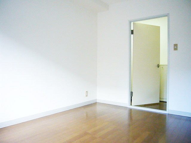 Living and room. Western-style with a wide.