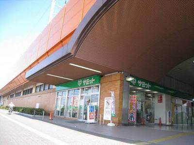 Supermarket. 760m to Summit Toda shop (super)