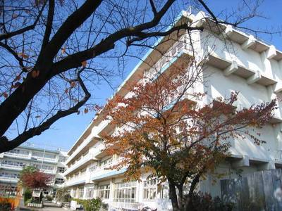 Primary school. Nizokita up to elementary school (elementary school) 610m