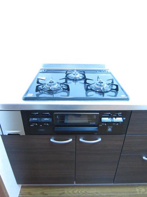 Kitchen. It is convenient to your cooking with 3-burner stove