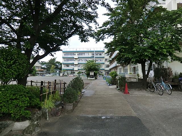Primary school. 1104m until Toda Municipal Nizokita Elementary School