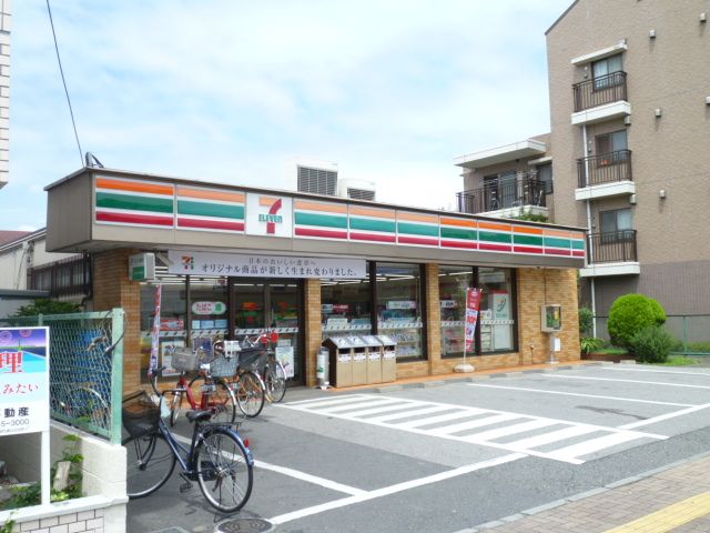 Convenience store. 120m to Seven-Eleven (convenience store)
