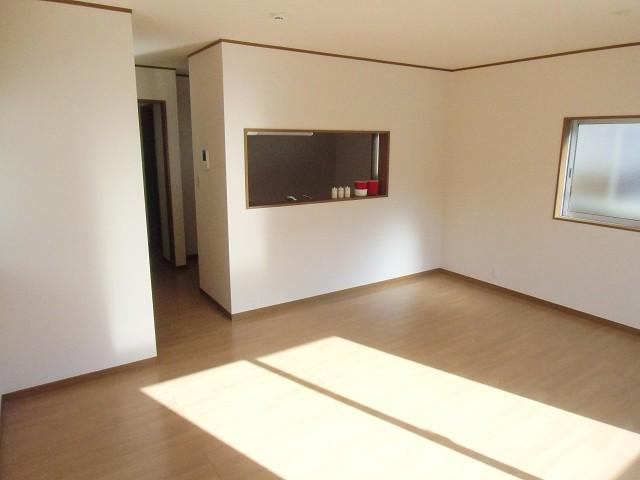 Living. 1 Building Living. Because the south is free in the garden, Enough sun per can ensure. 