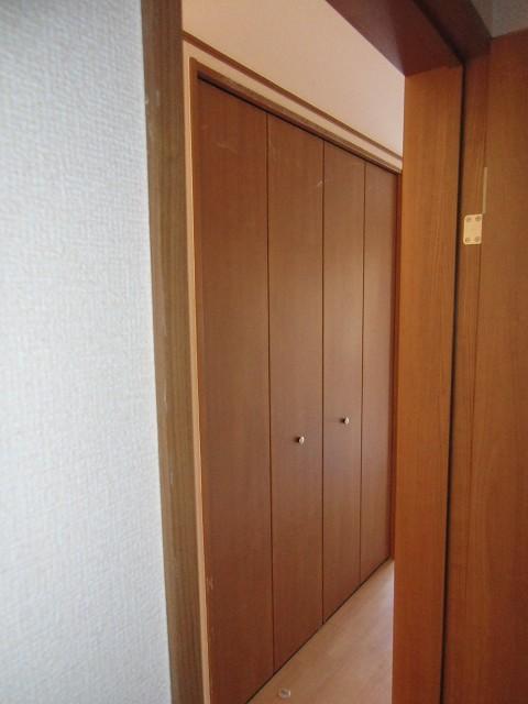 Receipt. 2, 4 is installed services housed in the first floor corridor part of the Building. 