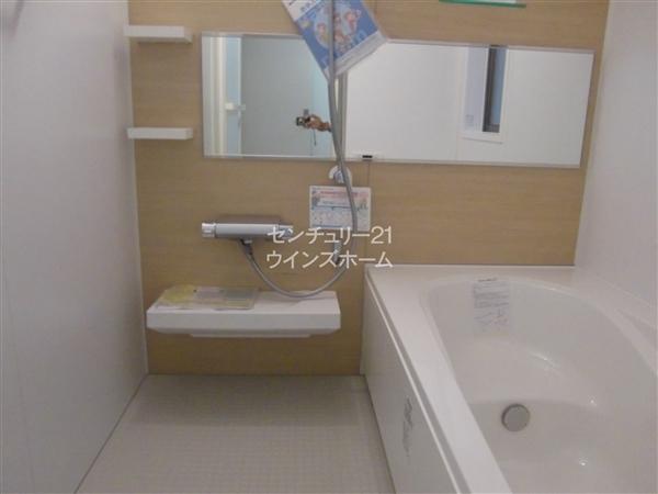 Bathroom. Floor Hiyatsu comfortable tub Thermo floor sitz bath can enjoy and Says, Cleaning Ease clean floor ・ Drainage port of the drop easy Good Design Award dirt with less is difficult dirt in Kururin poi, Slime hard to