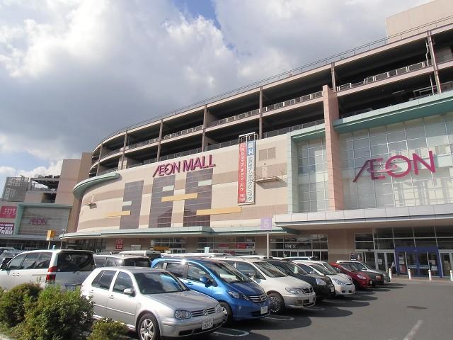Shopping centre. There is also a 1300M large parking lot to 1300m ion Mall Toda north to Aeon Mall Toda north, Not troubled to shopping by car.