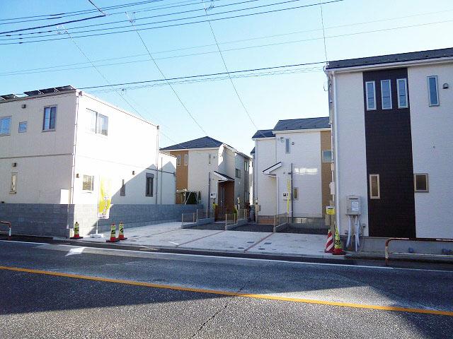 Local photos, including front road. Local (12 May 2013) Shooting