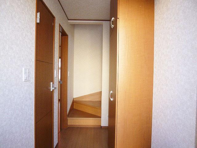 Entrance. Local (12 May 2013) Shooting 4 Building