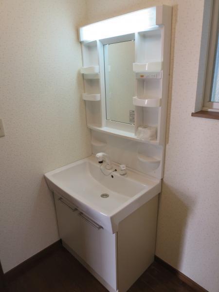 Wash basin, toilet