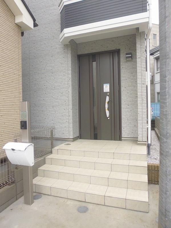 Entrance. Local (12 May 2013) Shooting