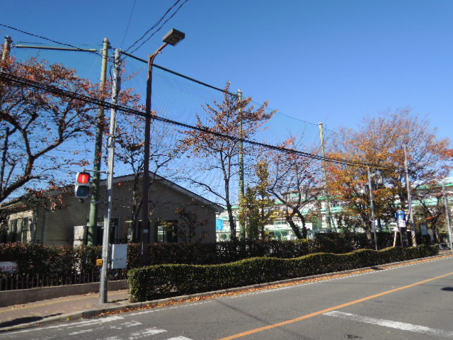 Primary school. Toda 320m to the east, elementary school (elementary school)