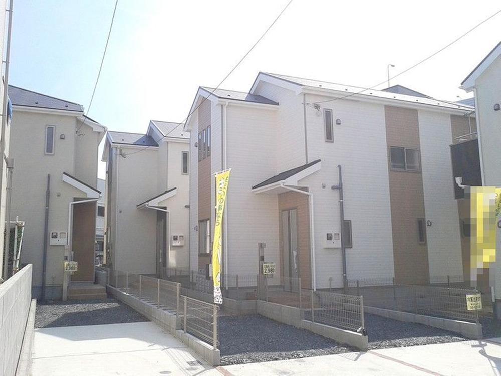 Local photos, including front road. Local (10 May 2013) Shooting