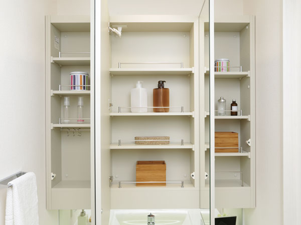 Bathing-wash room.  [Three-sided mirror back storage] All the inside of the three-sided mirror safe guard bar with storage space. You can also clean storage fine thing.
