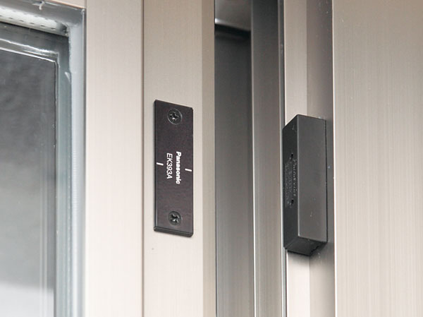 Security.  [Security magnet sensor] Entrance door of each dwelling unit, 1 ・ Second floor dwelling units of the window (except FIX window), And we established the crime magnet sensor to some residential units of the window. (Same specifications)