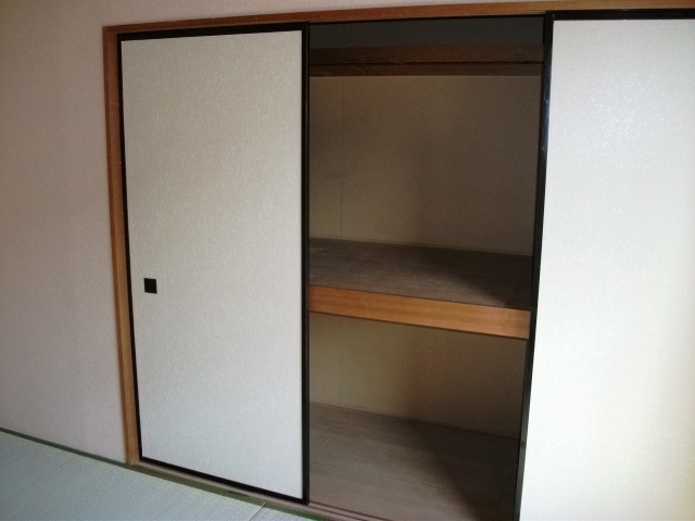 Receipt. The Japanese closet of 1 quire a half.