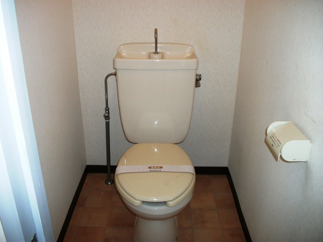 Toilet. bus ・ It is another toilet.