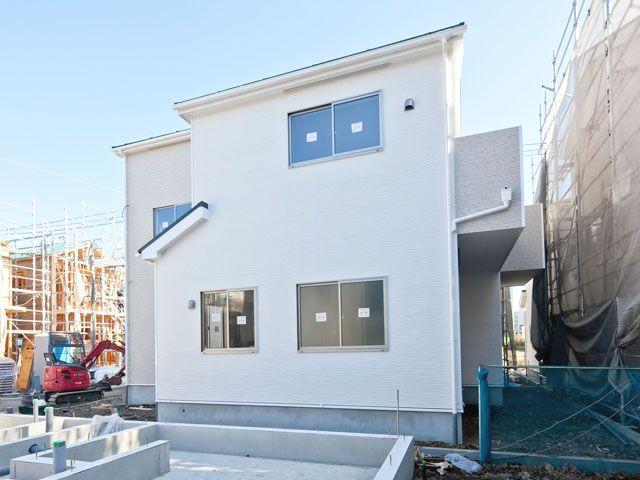 Local appearance photo. Local (11 May 2013) Shooting