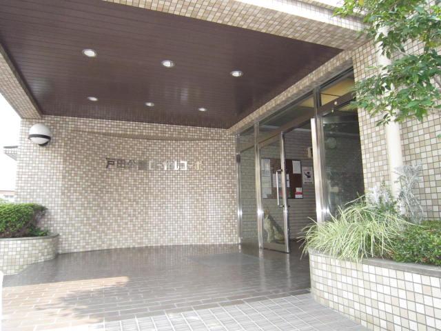 Entrance. Common areas