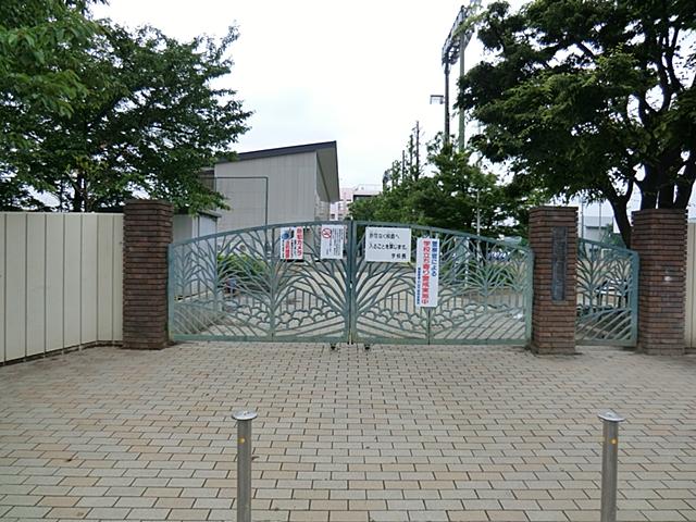 Junior high school. 500m to Toda Municipal Nizo junior high school