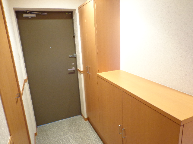 Entrance. ☆ Entrance space ☆ Storage lot ☆