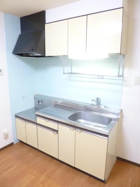 Kitchen. Spacious kitchen! ! Cuisine is also easy to! !