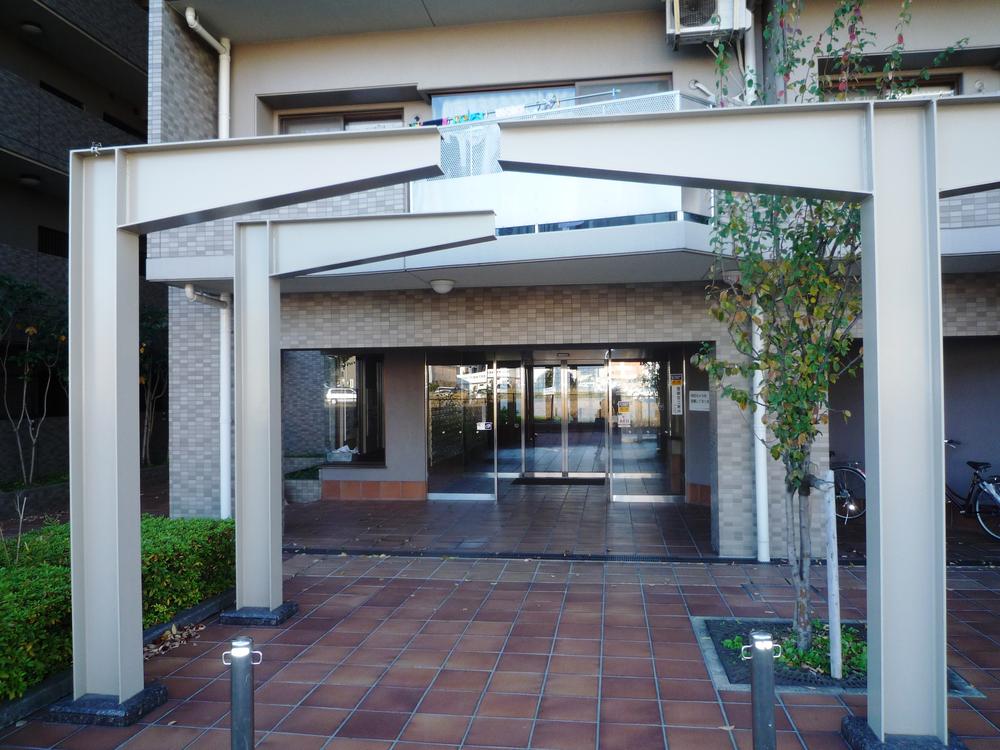 Entrance. Common areas