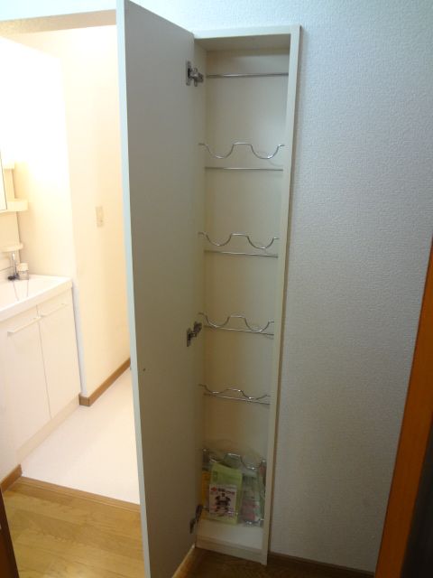 Receipt. There is also a shoe case!