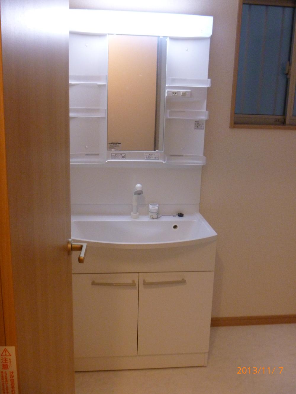 Wash basin, toilet. Indoor (12 May 2013) Shooting Shampoo dresser