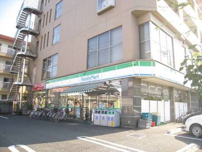 Convenience store. 556m to Family Mart (convenience store)